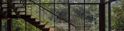 客厅里的落地窗设计 让室内空间与自然融合生长